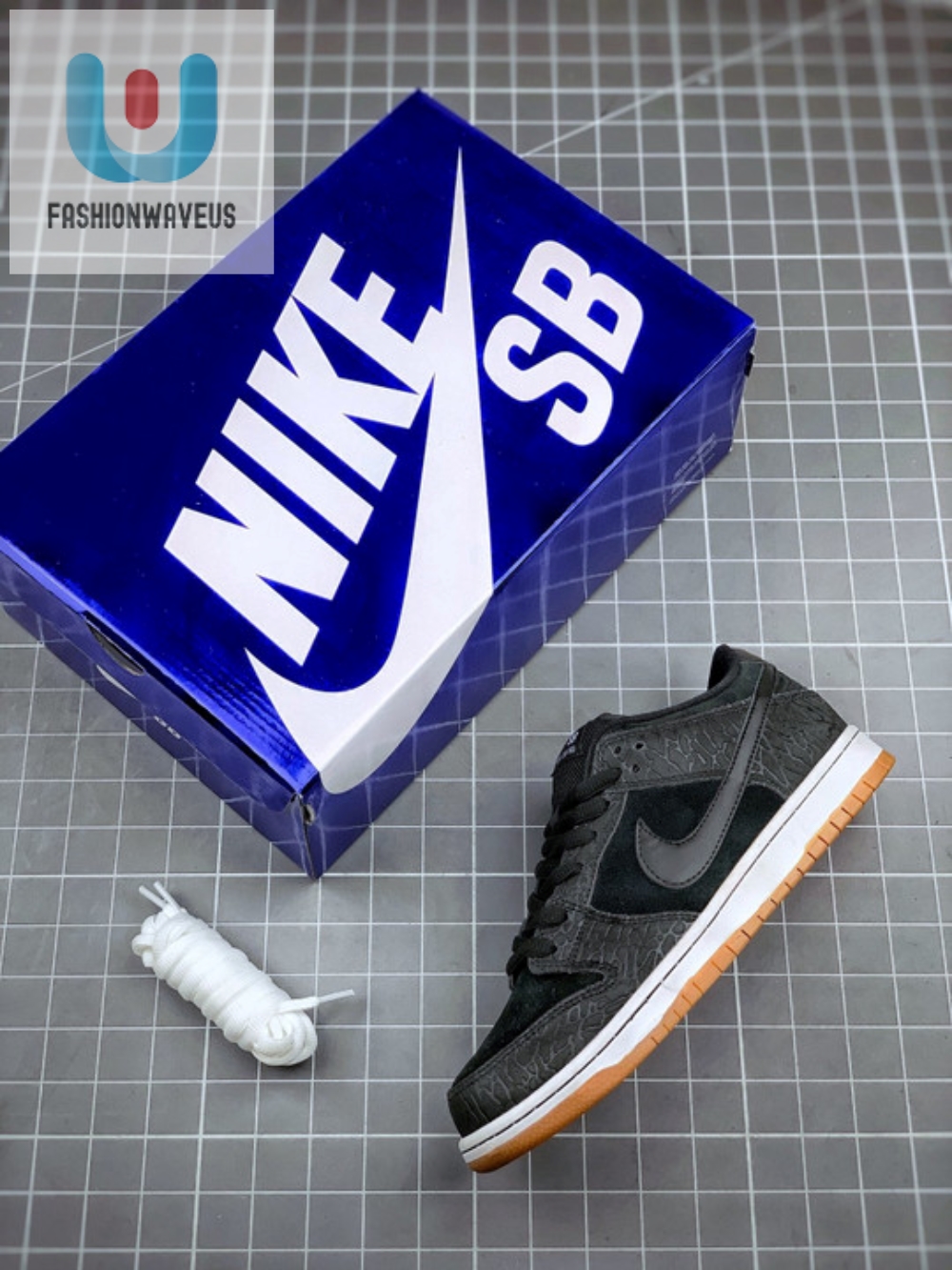Nike Sb Dunk Low Premium Qs Nontourage Black Gum  Tgv
