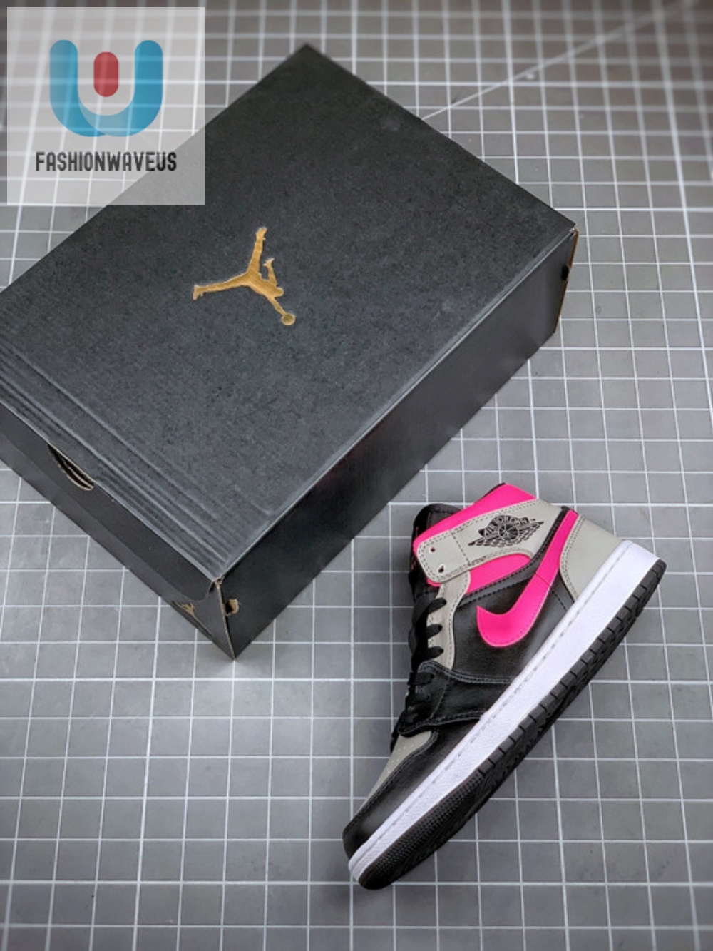 Air Jordan 1 Mid Pink Shadow 554724059 