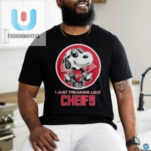 Official Kansas City Chiefs Snoopy I Just Freaking Love Chiefs T Shirt fashionwaveus 1 2