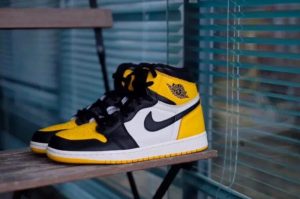 Air Jordan 1 Retro High Og Yellow Toe 555088711 fashionwaveus 1 2