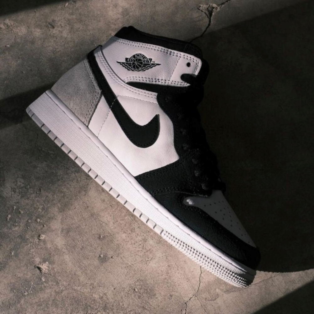 Air Jordan 1 High Og Wmns Stage Haze 555088108 8 Air Jordan 1 High OG WMNS ‘Stage Haze’ 555088-108