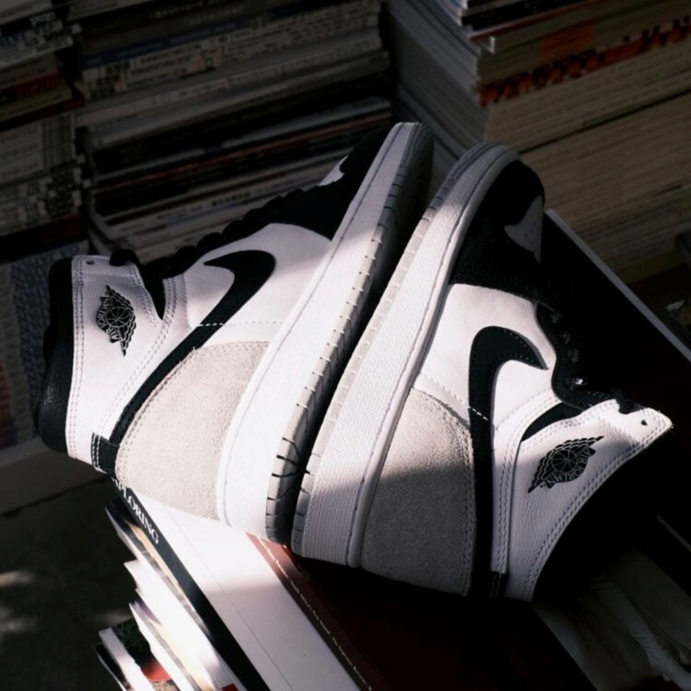 Air Jordan 1 High Og Wmns Stage Haze 555088108 12 Air Jordan 1 High OG WMNS ‘Stage Haze’ 555088-108