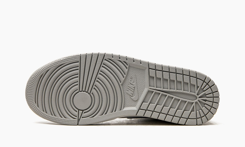Air Jordan 1 Mid Light Smoke Grey 2.0 5 Air Jordan 1 Mid ‘Light Smoke Grey 2.0’