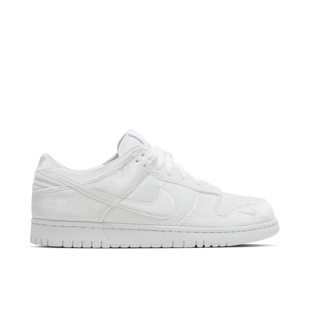 Dover Street Market X Nike Dunk Low Triple White Dh2686100 2 Dover Street Market x Nike Dunk Low Triple White DH2686-100