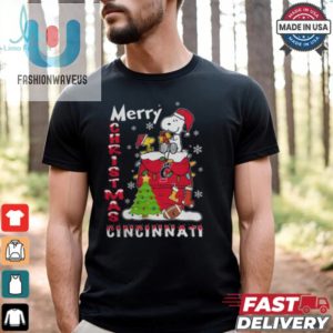 2024 Cincinnati Bearcats Snoopy And Woodstock Merry Christmas Shirt fashionwaveus 1 1