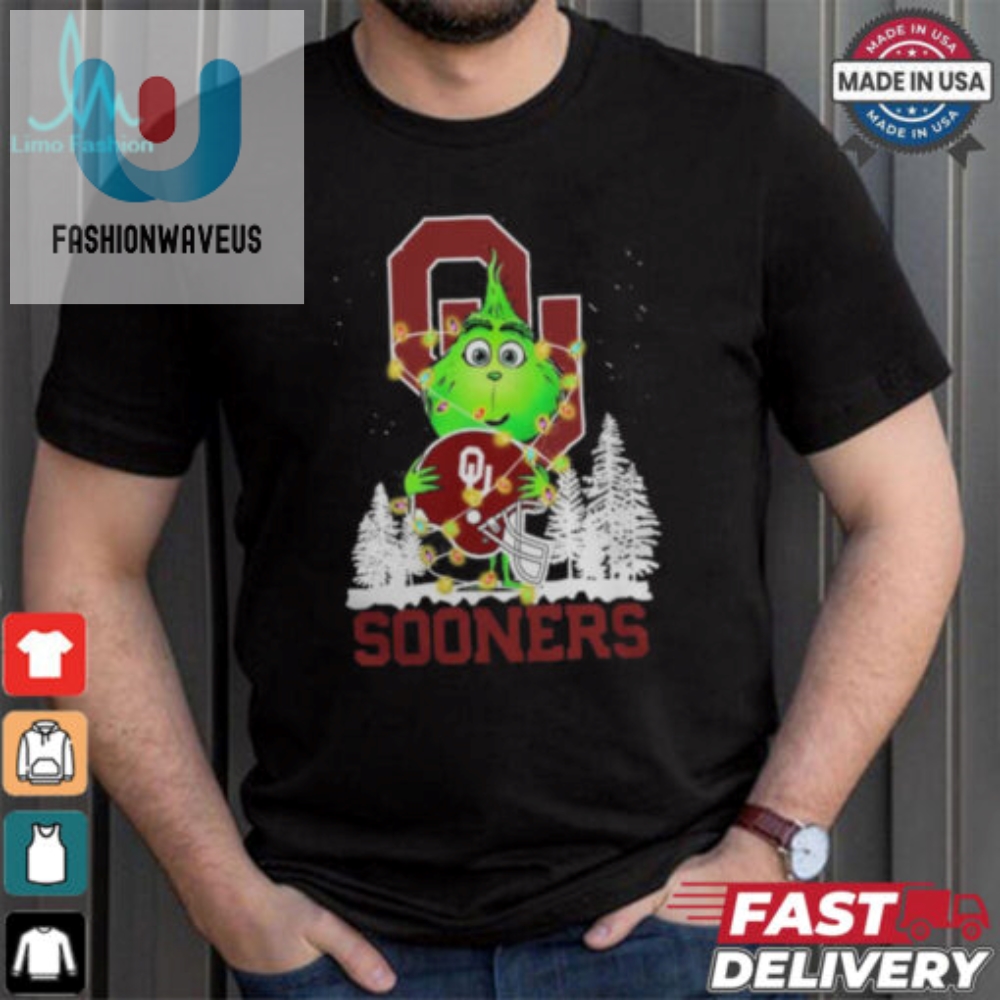 The Grinch Hug Oklahoma Sooners Helmet Christmas Shirt 