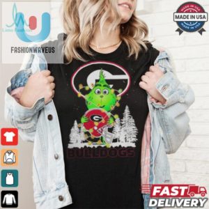 The Grinch Hug Georgia Bulldogs Helmet Christmas Shirt fashionwaveus 1 2