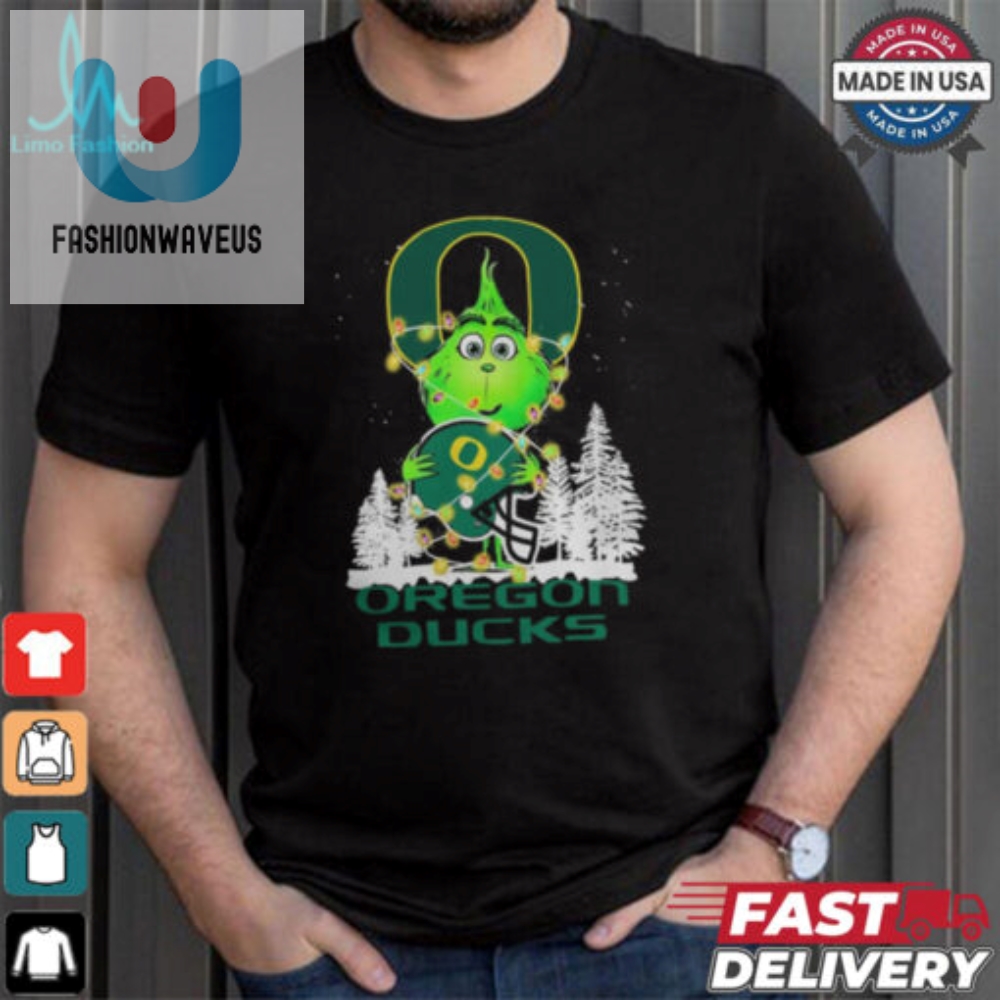 The Grinch Hug Oregon Ducks Helmet Christmas Shirt 